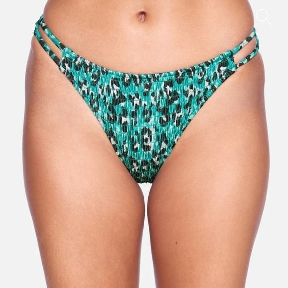 Hurley | Wild Cat Smocked Mod Bikini - Picture 6 of 8
